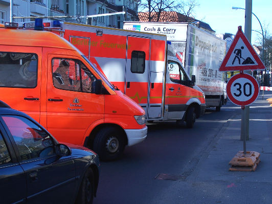 Rettungswagen stehen ebenso im Stau...